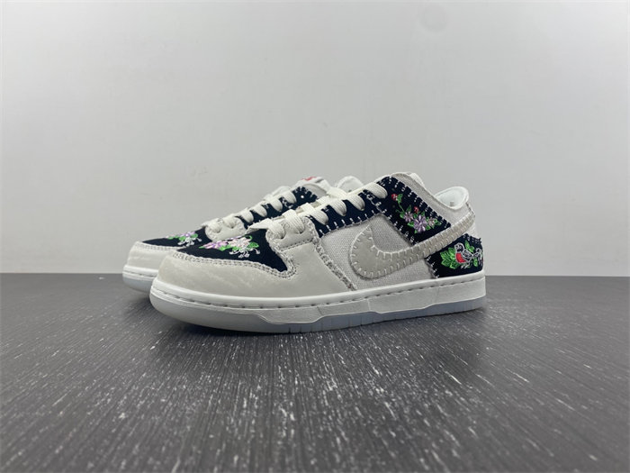 Nike SB Dunk Low Decon