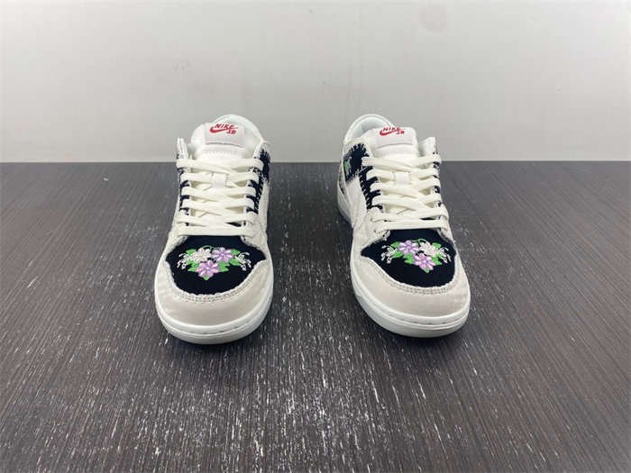 Nike SB Dunk Low Decon