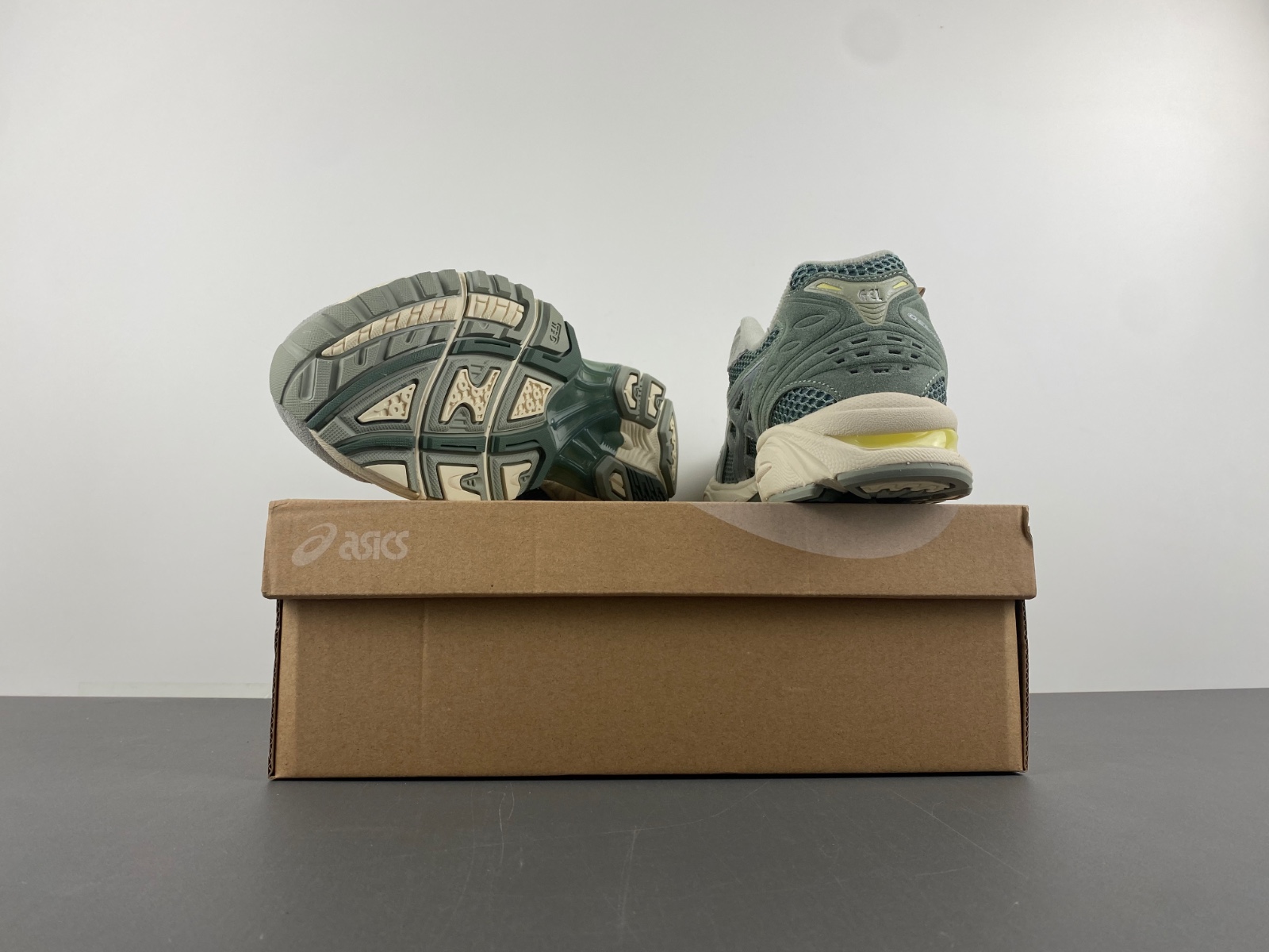 As*ic*s gel-kayano 14 1201a161-301