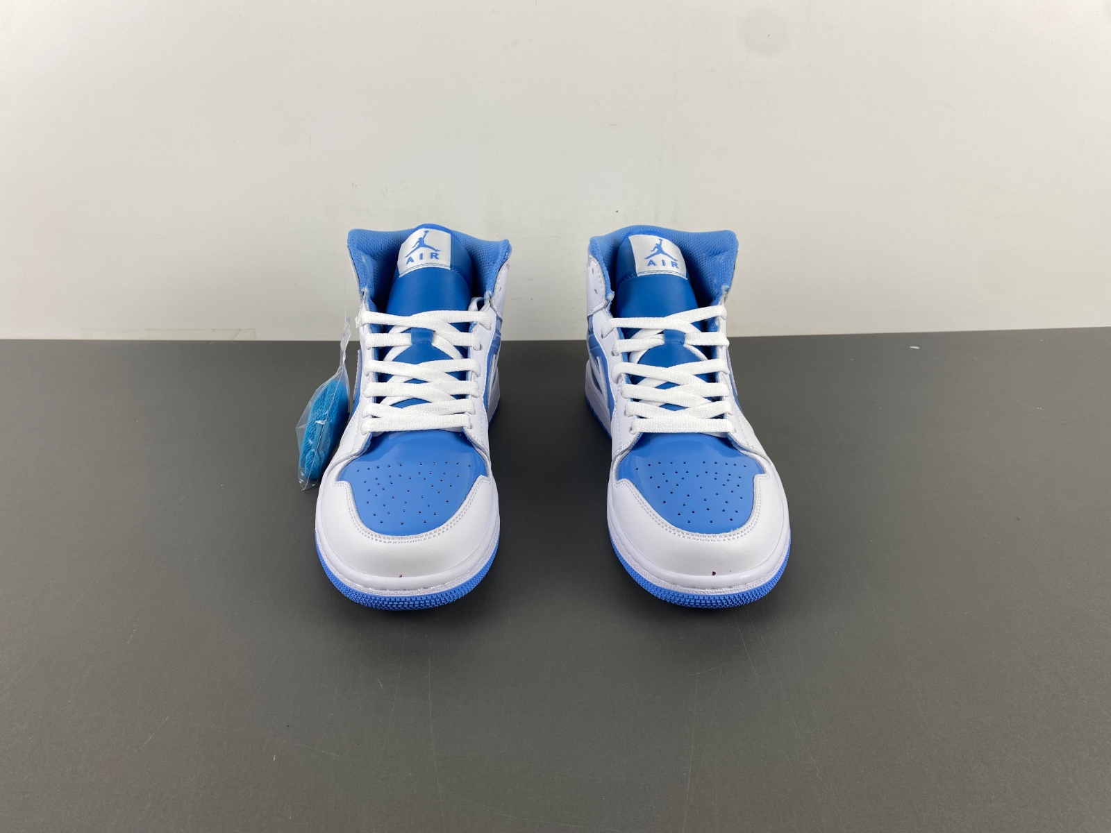 Jordan 1 Mid Legend Blue FZ2142-114