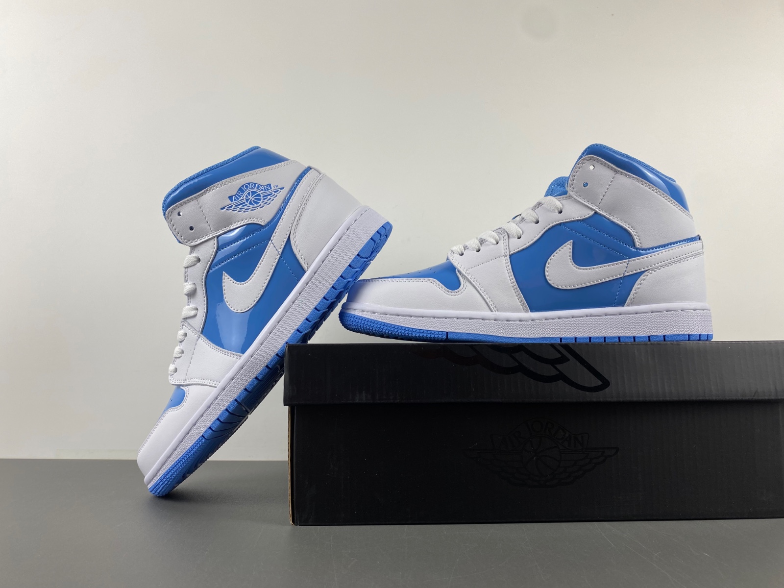 Jordan 1 Mid Legend Blue FZ2142-114